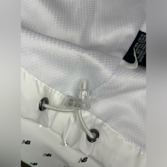 NWT New Balance Women's White Windbreaker Jacket - Size: Medium - Picture 8 of 11